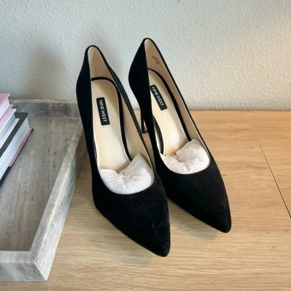 NEW Nine West Tatiana Black Suede Leather Pointy Toe Heels Pumps‎ Size 10